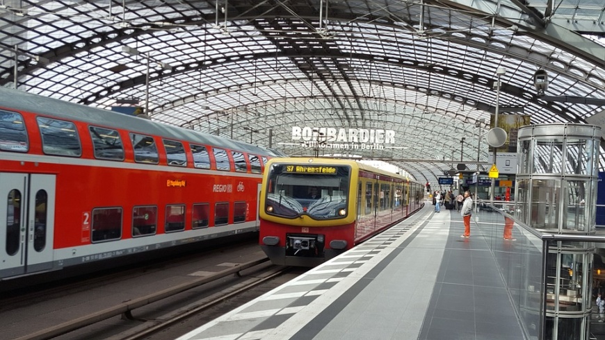 DB-Regio und S-Bahn im Berliner Hauptbahnhof