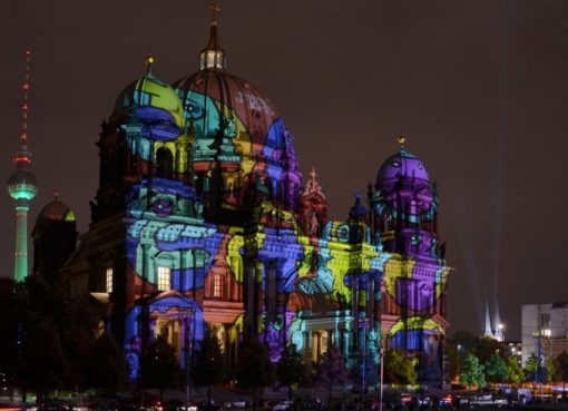 Berliner Dom leuchtet