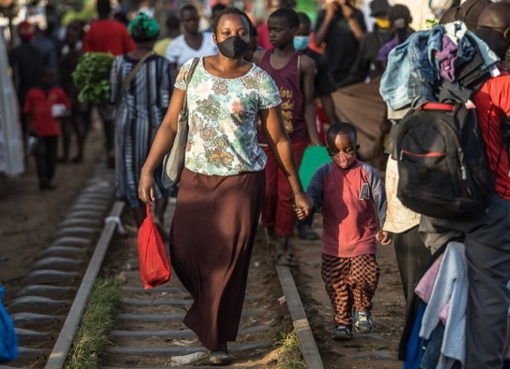 Nairobi: Menschen schützen sich