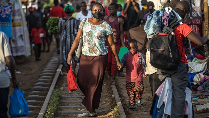 Nairobi: Menschen schützen sich