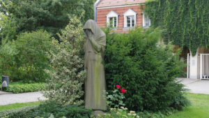 Figur Die Trauernde - Friedhof Baumschulenweg steht unter Denkmalschutz